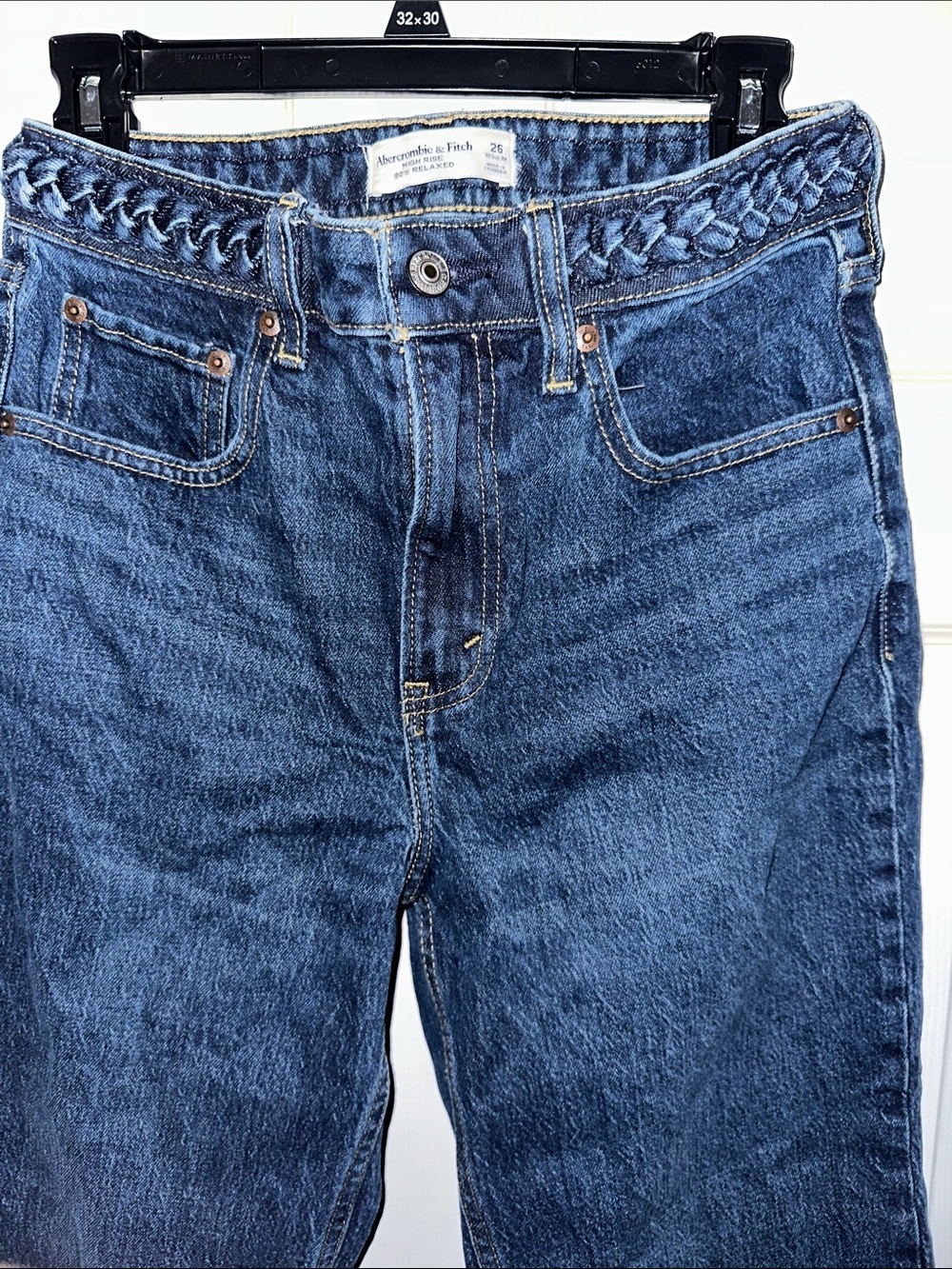Abercrombie & Fitch High Rise Rise 90’s Relaxed Straight-Leg W/ Braided Waist